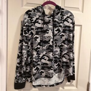 Gymshark Black and Gray Camouflage Women's Hoodie